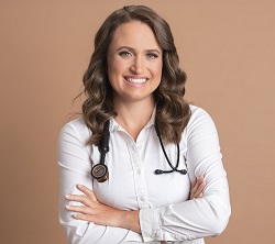 Makenzie Holmes DNP FNPC WEB photo of Makenzie Holmes DNP